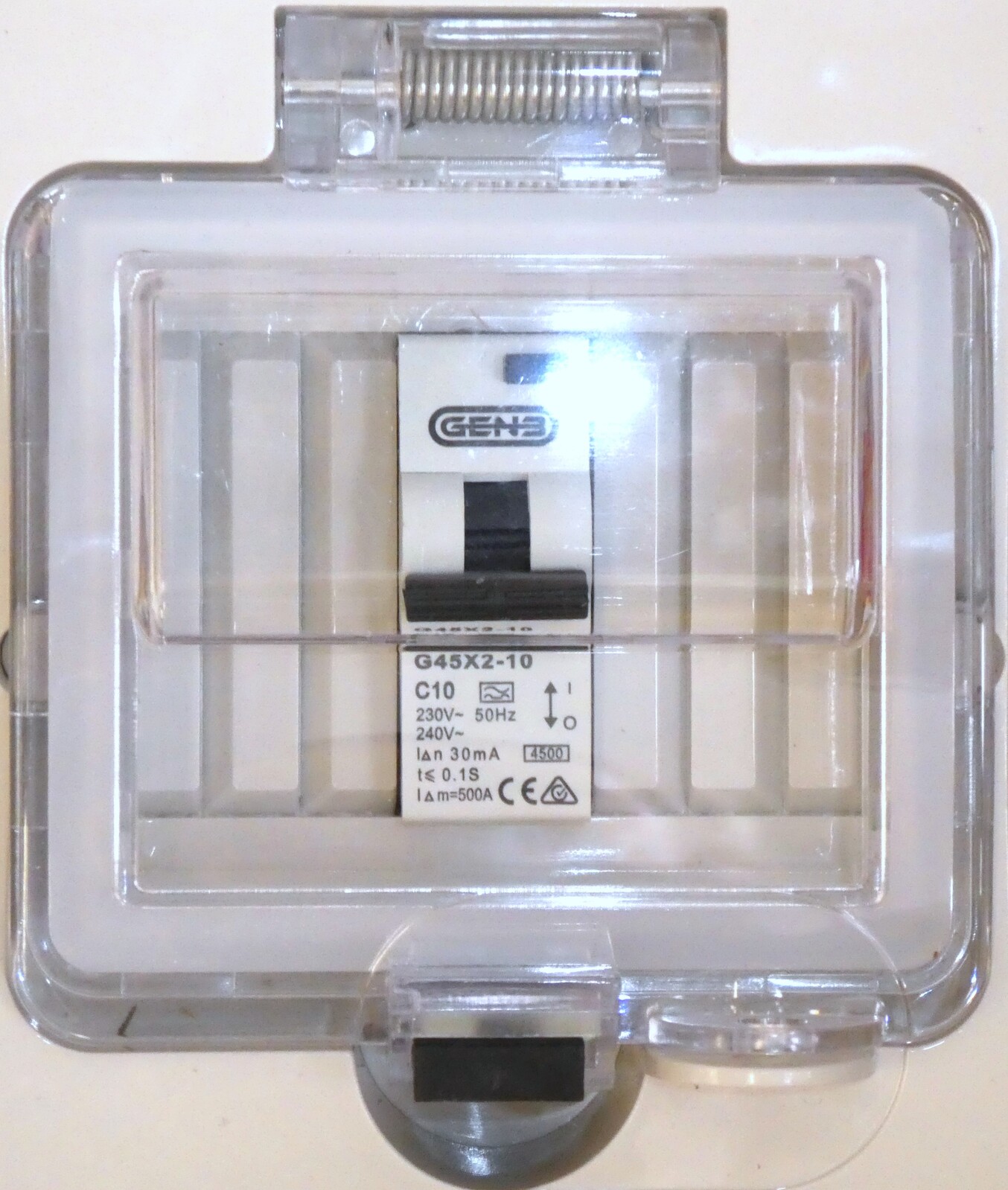 3 Phase To Single Phase Protected Adapter 5 Pin 32A Angled Plug to 3 Pin 10 Amp Socket