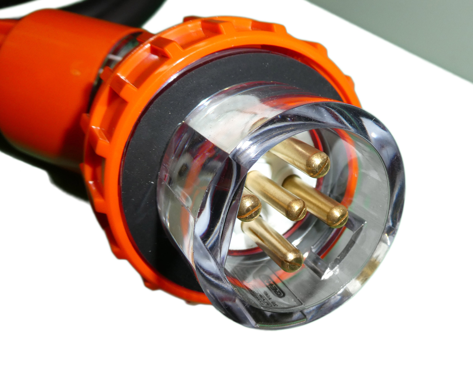 3 Phase To Single Phase Adapter 5 Pin 20A Plug to 3 Pin Protected 15A Socket