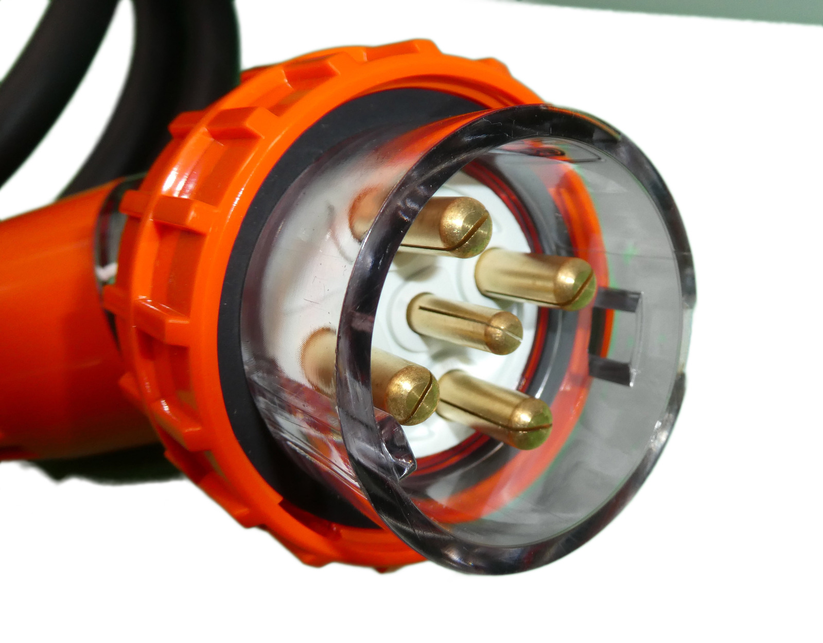 3 Phase To Single Phase Protected Adapter 5 Pin 32A Angled Plug to 3 Pin Round 20 Amp Socket